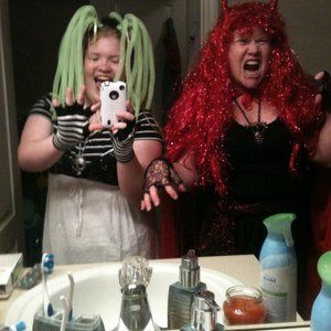 Meet your Poshers Kelli & Melinda